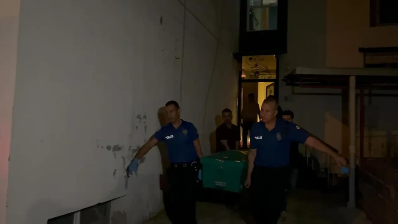 Adana’da aile faciası: Emekli uzman çavuş, boşandığı eşini ve oğlunu vurup intihar etti