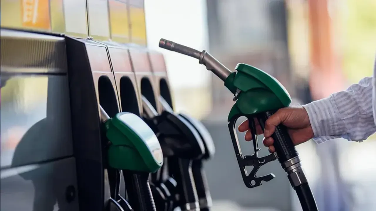 Akaryakıta peş peşe zam! Motorin 100 lirayı aştı: Depo 5 bin TL'ye dolacak