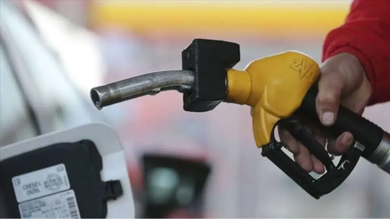 Akaryakıta peş peşe zam! Motorin 100 lirayı aştı: Depo 5 bin TL'ye dolacak