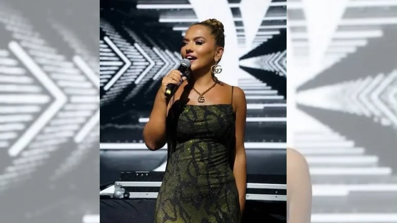 Demet Akalın’a konserde taciz şoku! Sahneye çıkan kişi için polisten yardım istedi