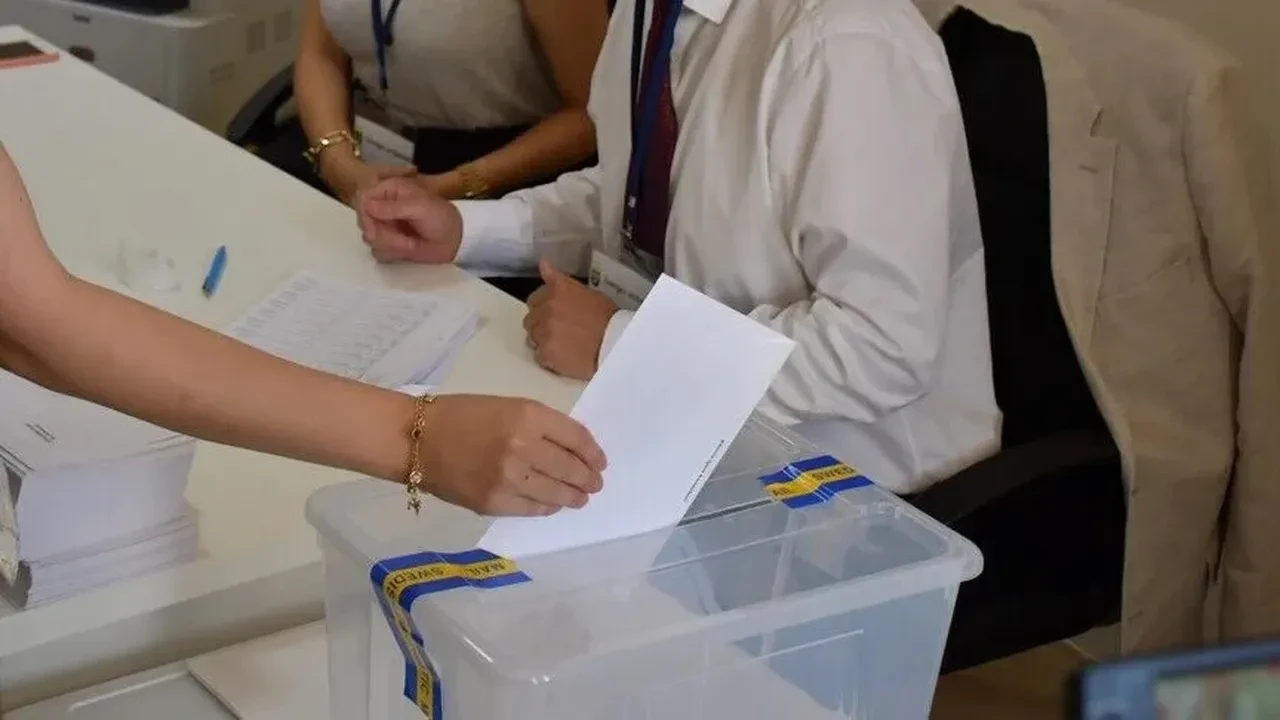 İsveç'te genel seçim sonuçları belli oldu: Sosyal Demokratlar kıl payı kazandı