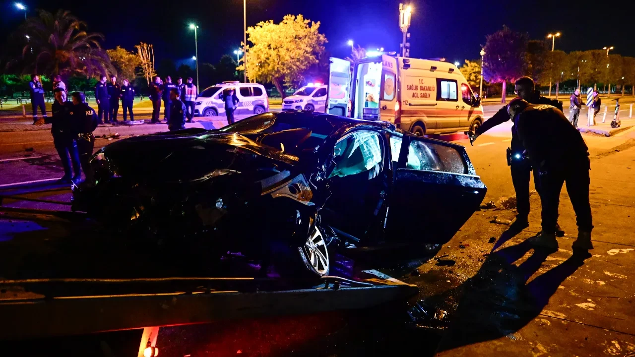 Maltepe'de sahil yolunda feci kaza: 2'si ağır 9 yaralı