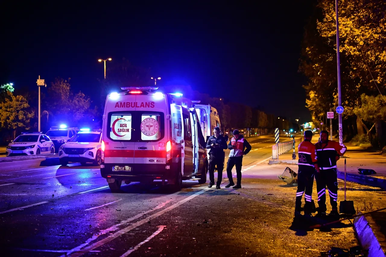 Maltepe'de sahil yolunda feci kaza: 2'si ağır 9 yaralı