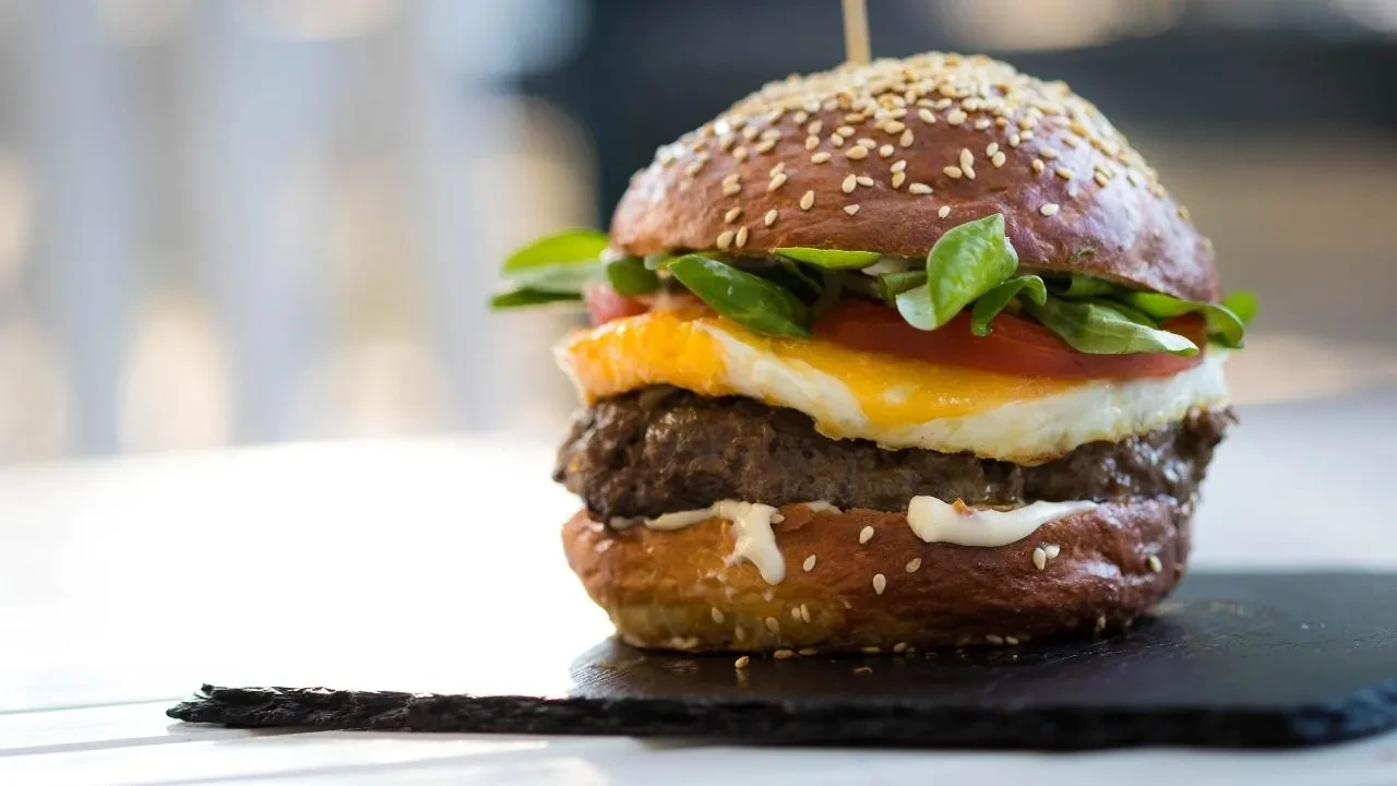 Masterchef’te hamburger günü: Evde pratik hamburger tarifi ve yapılışı! Hamburger ekmeğinin püf noktası