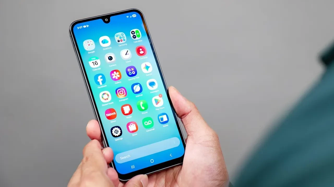 Samsung, iPhone 17'yi geride bıraktı: En çok satan akıllı telefon belli oldu