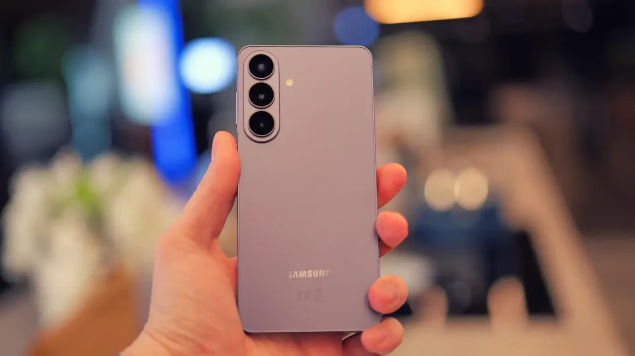 Samsung, iPhone 17'yi geride bıraktı: En çok satan akıllı telefon belli oldu