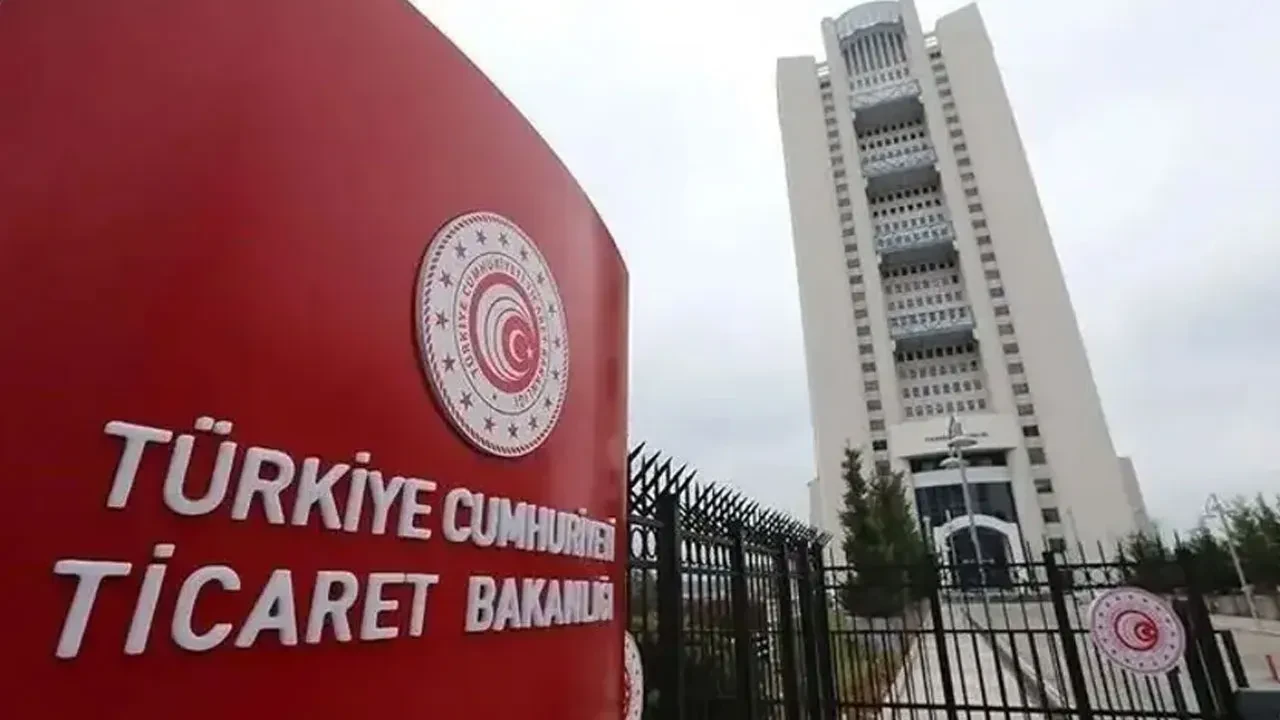 Ticaret Bakanlığı'ndan savaş suçlusu Mladiç görselli çorap skandalına ilişkin adım: Suç duyurusunda bulunuldu