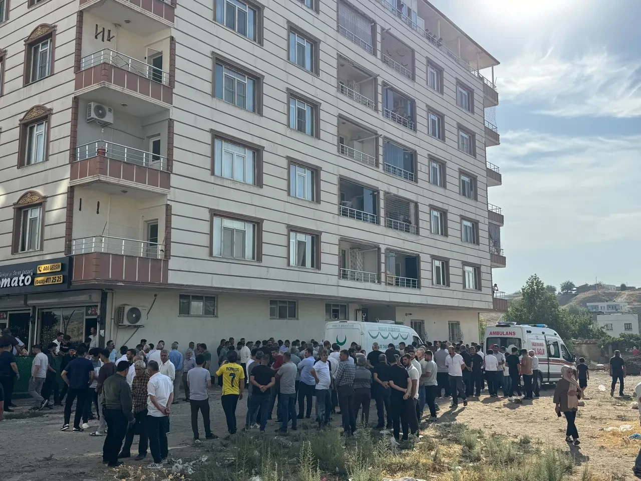 Batman'da aile katliamı: Cinnet getiren baba önce eşi ve 2 çocuğunu öldürdü sonra intihar etti!