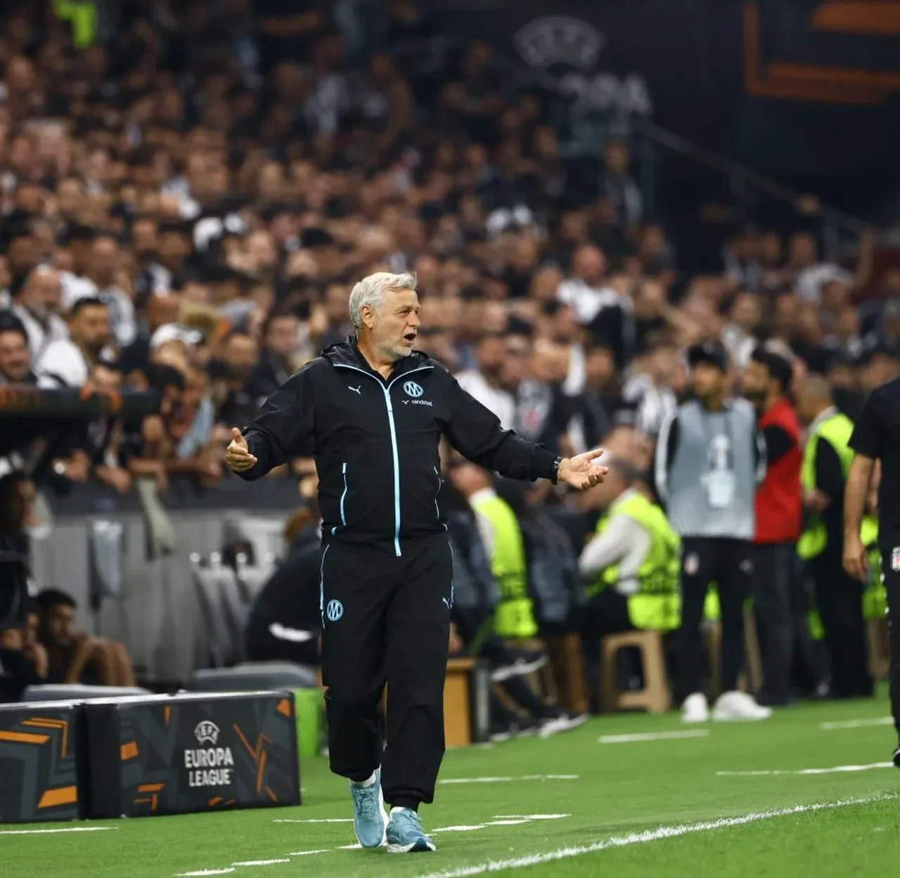Beşiktaş'a farklı kaybeden Marsilya'nın hocası Bruno Genesio'dan istifa açıklaması