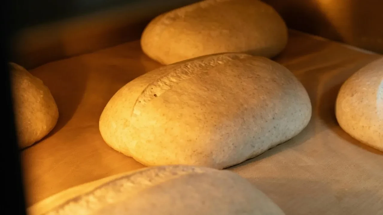 Defne Samyeli'nin paylaştığı badem unlu ekmek nasıl yapılır? Glutensiz beslenenler için alternatif tarif