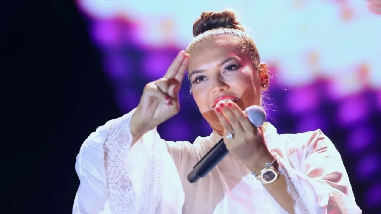 Demet Akalın konserde yaşadığı korkunç anları anlattı: İtekledim, yine yaptı