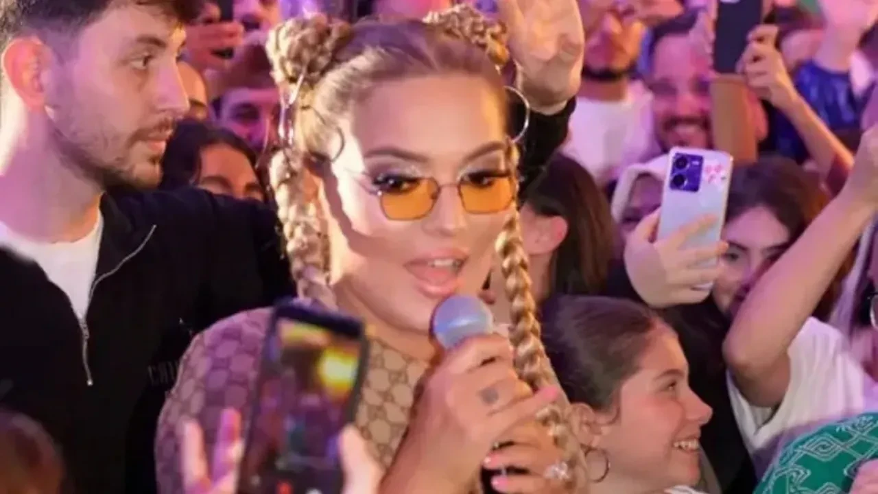 Demet Akalın konserde yaşadığı korkunç anları anlattı: İtekledim, yine yaptı