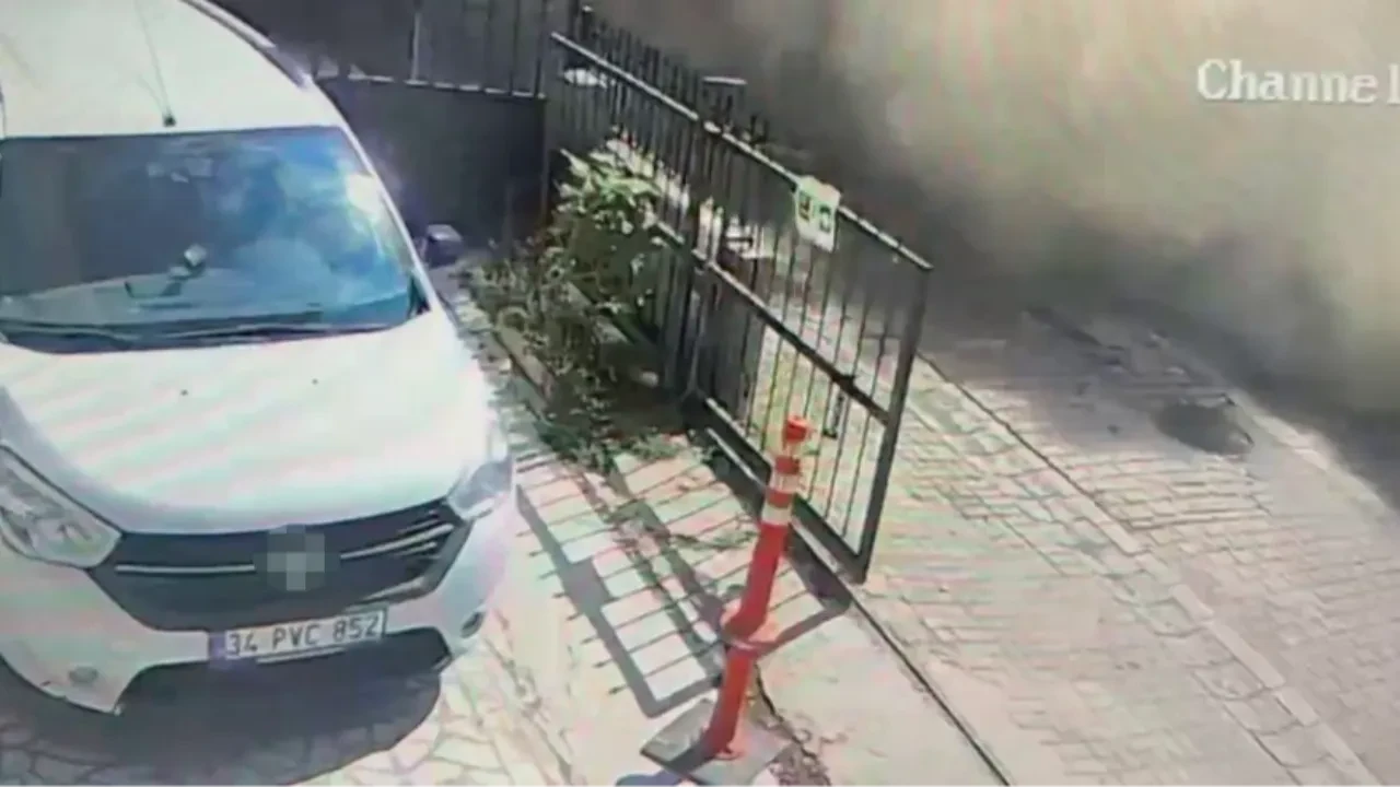 Faciadan saniyelerle kurtuluş! Bebek arabasıyla hızla kaçtı: O anlar kamerada 