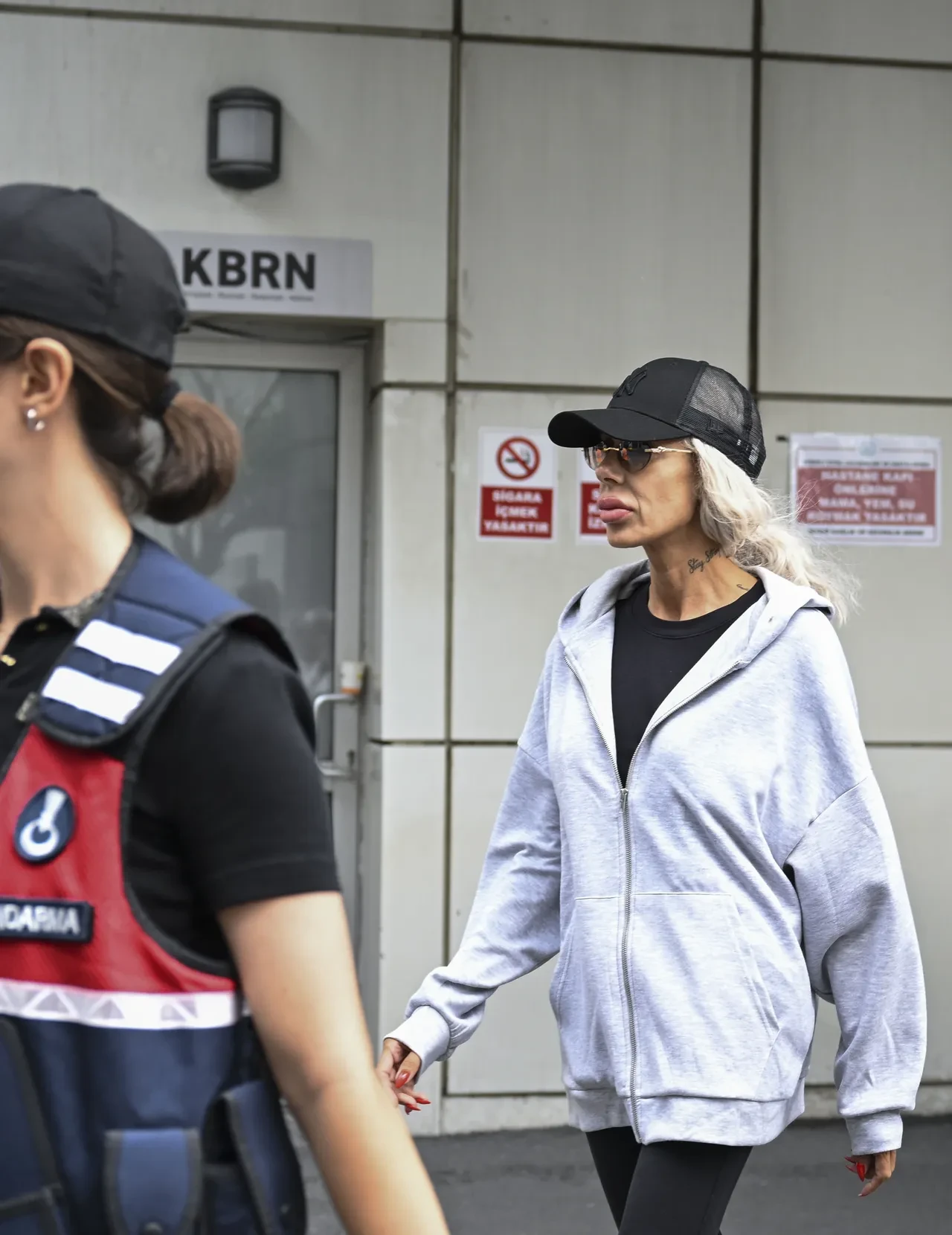 Hepsi operasyon sonrası ilk kez kamerada: İşte Aras Bulut İynemli, Melis Sezen, Şarkıcı Sefo dahil 18 ünlü