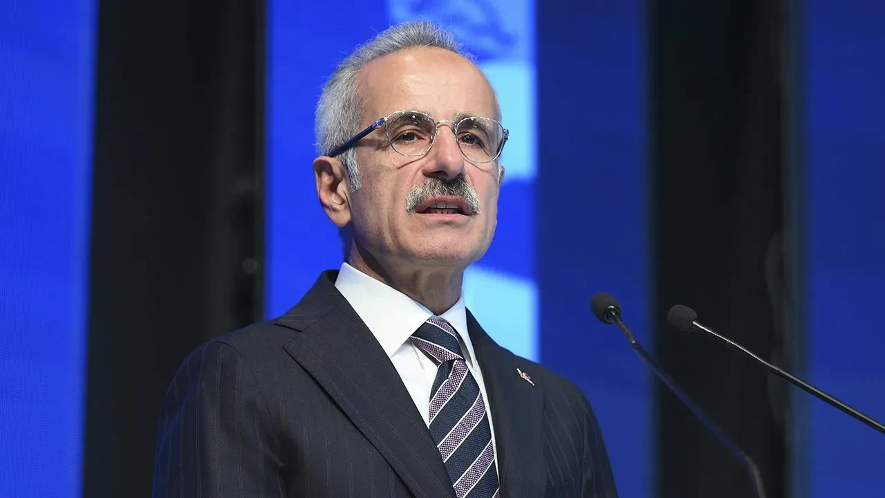 İstanbul Havalimanı 4. pistine kavuşuyor: Bakan Uraloğlu'ndan önemli açıklamalar