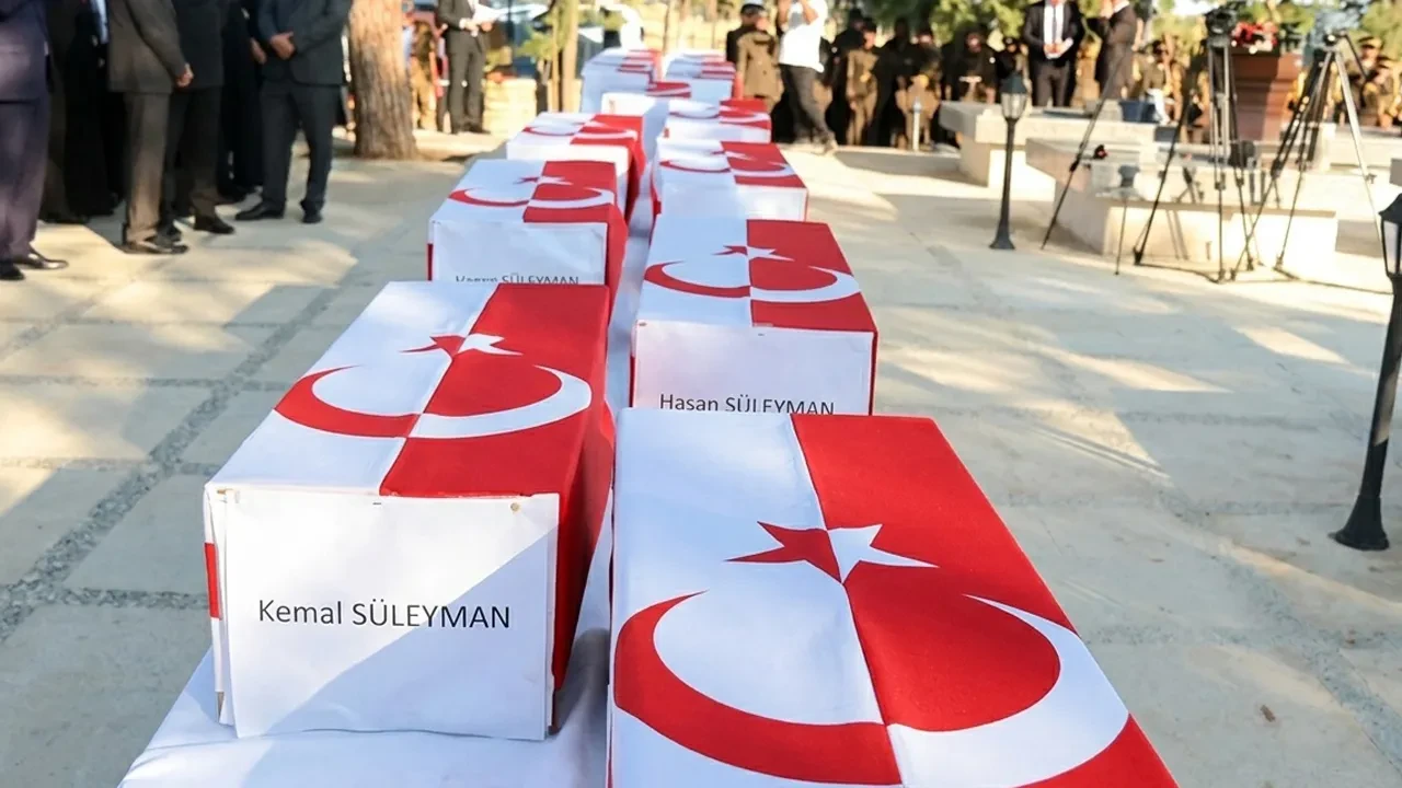 KKTC'de Rumların 52 yıl önceki katlettiği 37 şehit için tören: 15'inin kimliği tespit edildi  