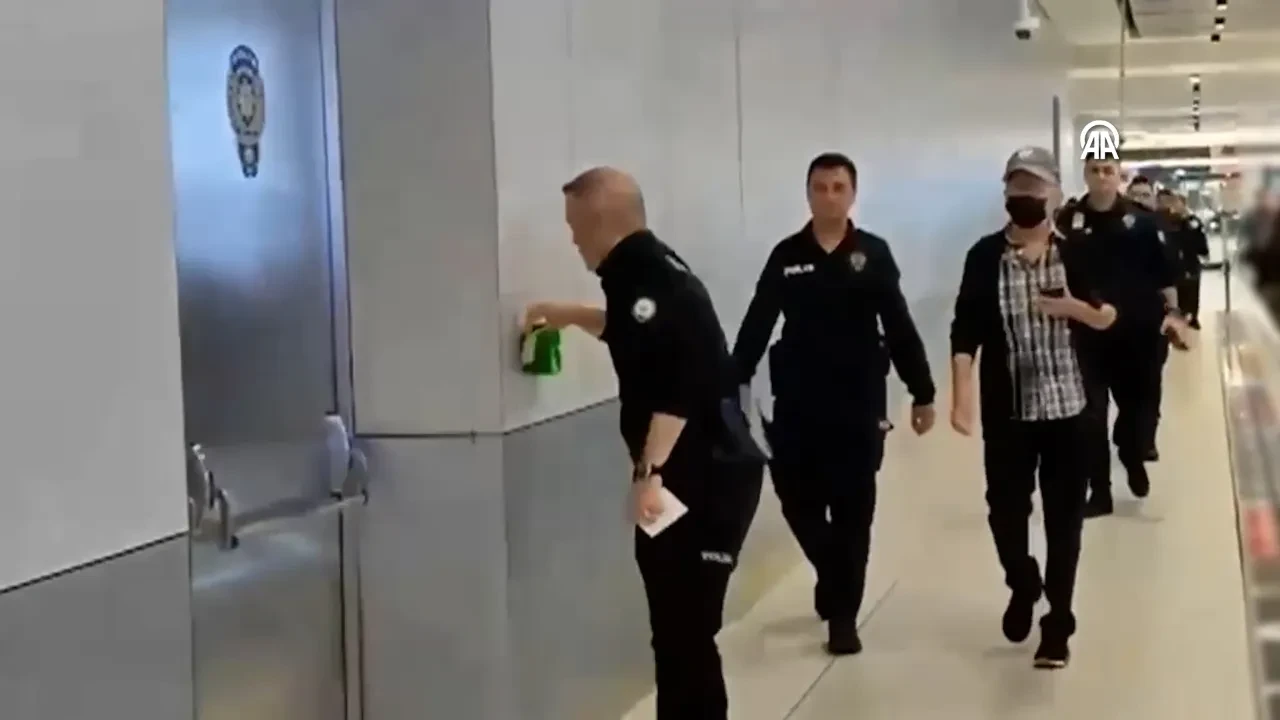 Kozinoğlu soruşturmasında Hasan Atilla Uğur havalimanında böyle gözaltına alındı