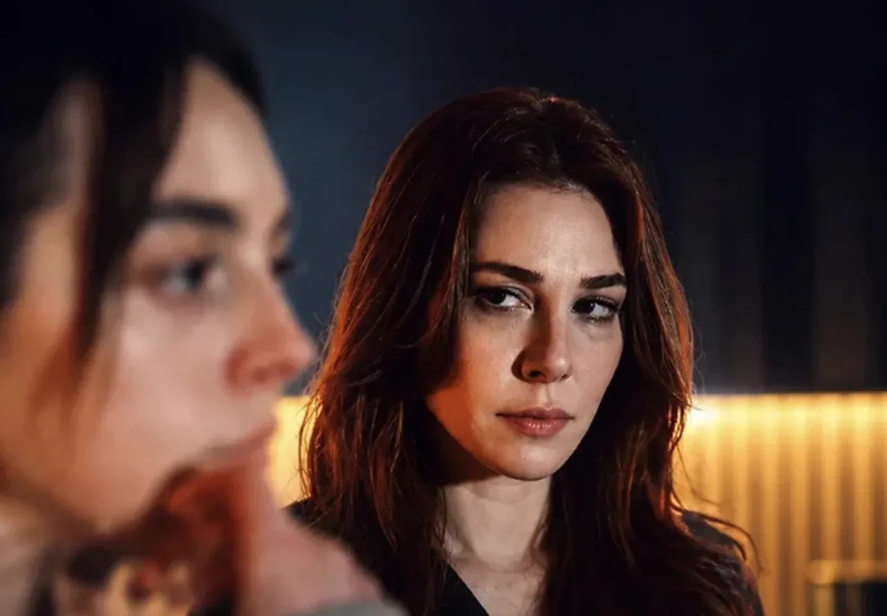 Melis Sezen’in yeni dizisi dikkat çekti! Elçin Sangu ile Melis Sezen’in dizisi viral oldu