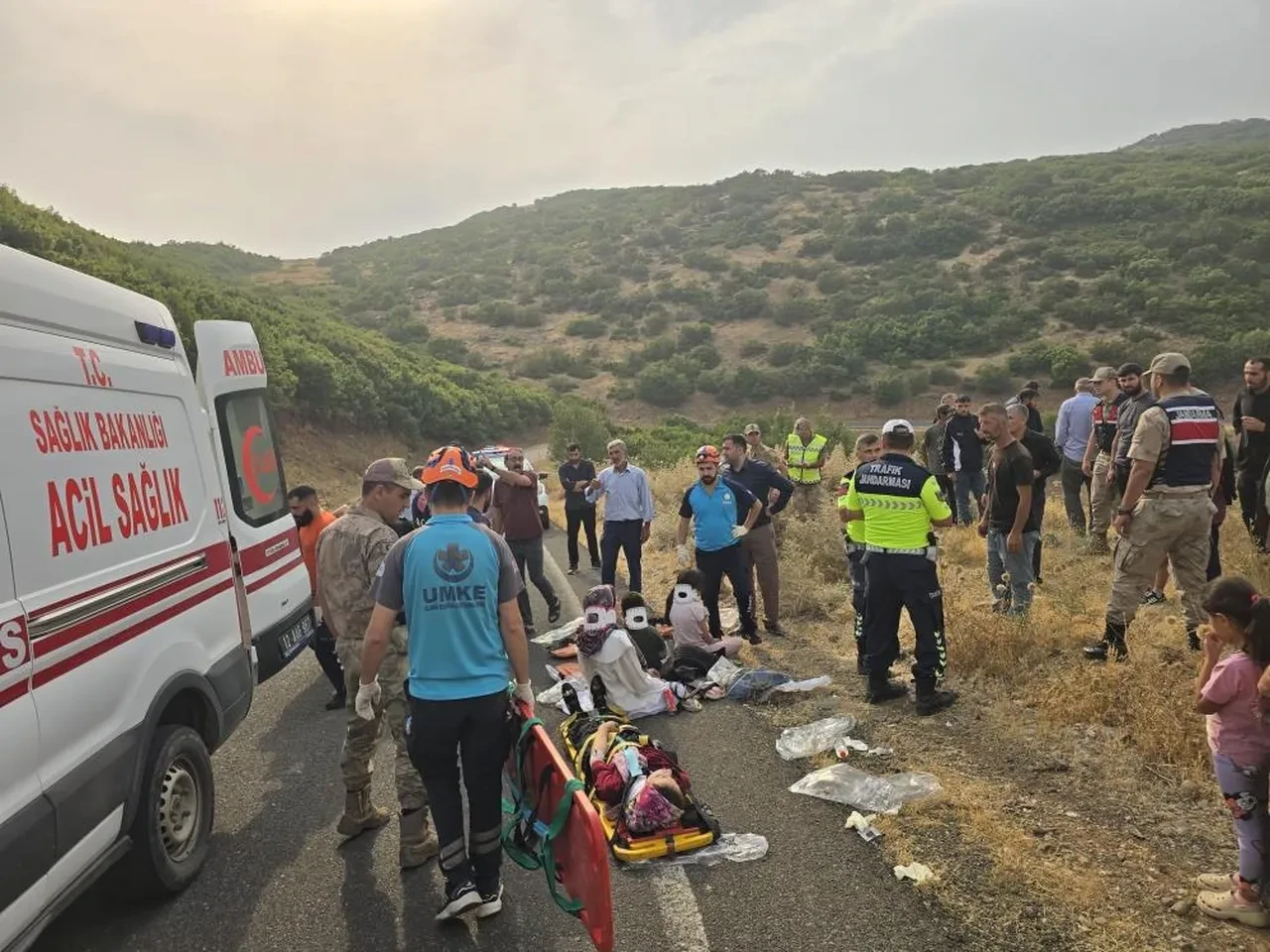 Minibüs şarampole uçtu! Çok sayıda yaralı var