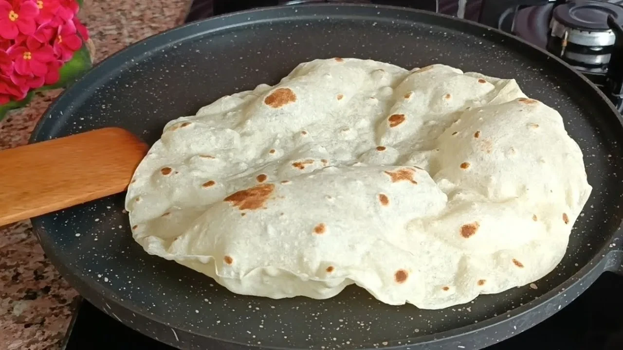 Tavada mayasız ekmek nasıl yapılır? Mayasız ekmek yoğurtla mı sütle mi yapılır?