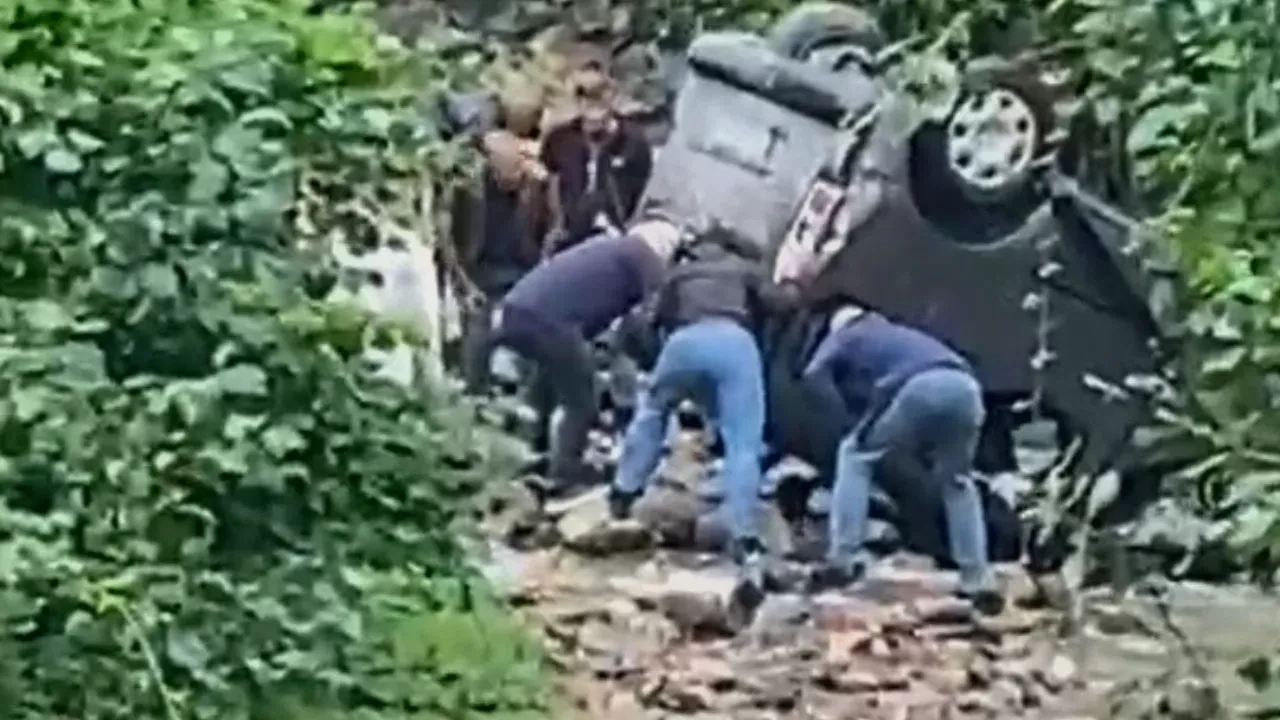 Trabzon’da araç dereye uçtu: 3’ü ağır 5 yaralı