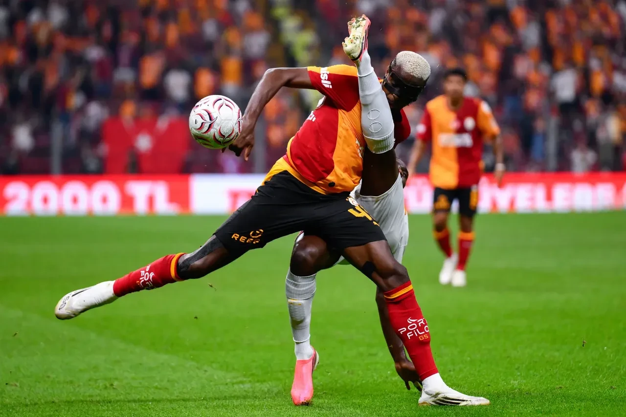 Victor Osimhen için bomba transfer hamlesi! Fransız gazeteci sürecin perde arkasını açıkladı