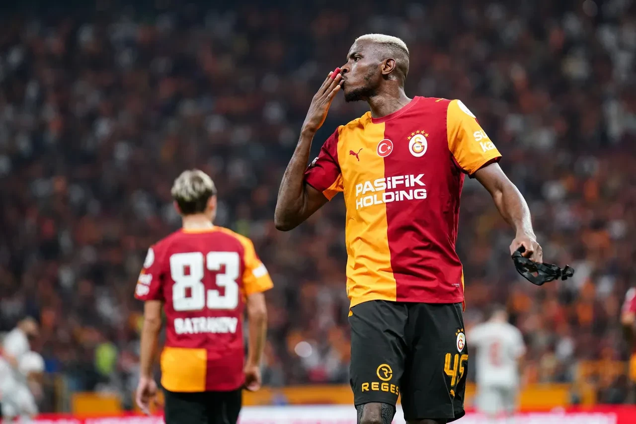 Victor Osimhen için bomba transfer hamlesi! Fransız gazeteci sürecin perde arkasını açıkladı