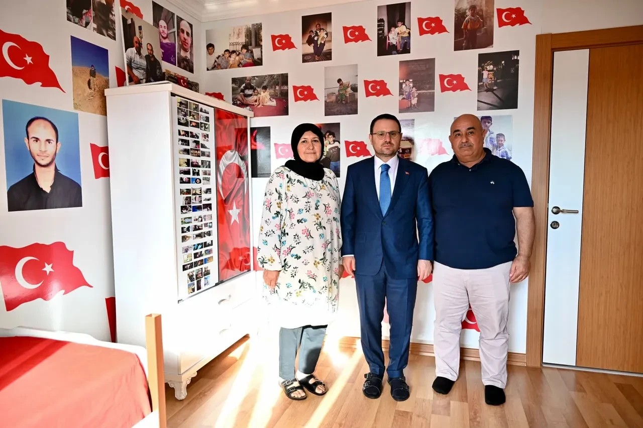 Adalet Bakanı Sayın Akın Gürlek, şehit Özkan Altınok'un ailesiyle buluştu