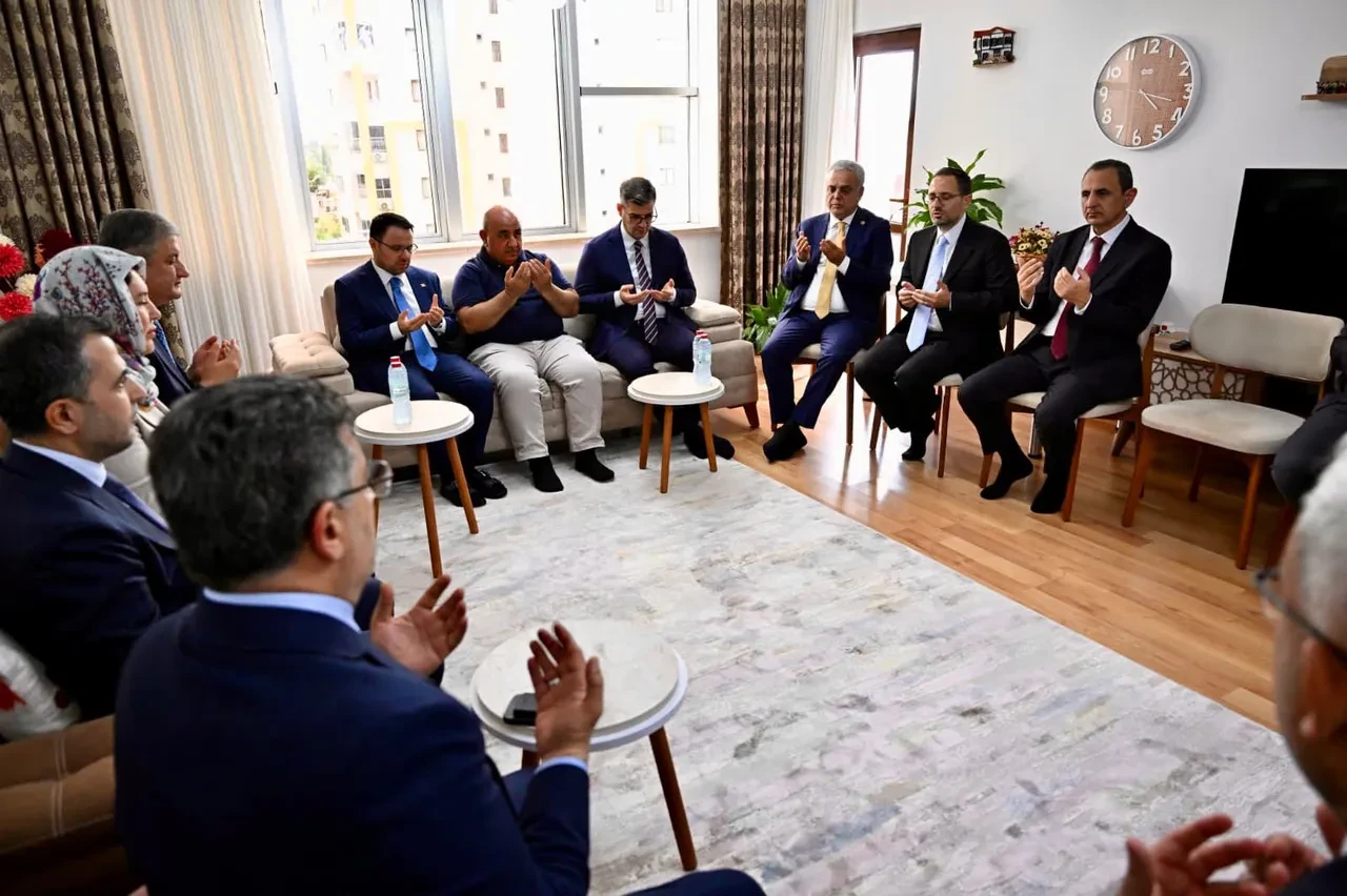 Adalet Bakanı Sayın Akın Gürlek, şehit Özkan Altınok'un ailesiyle buluştu