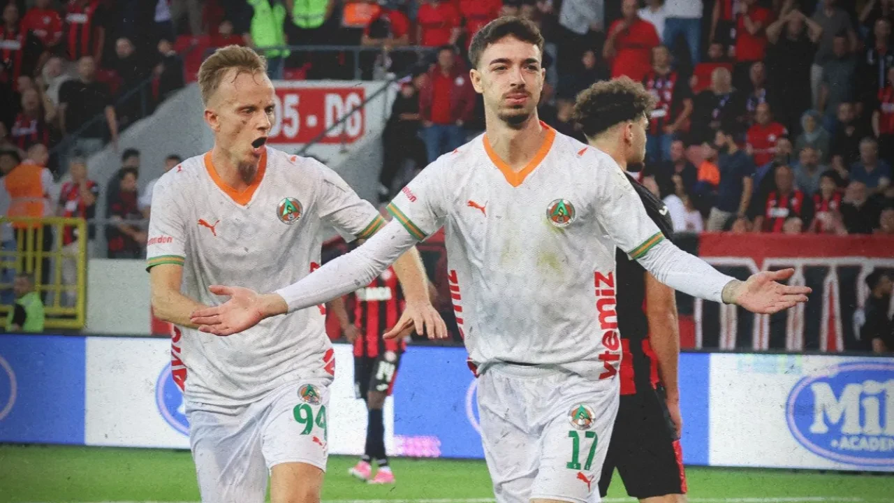 Alanyaspor, Çorum FK deplasmanında güldü! Akdeniz ekibinden 2-1'lik galibiyet