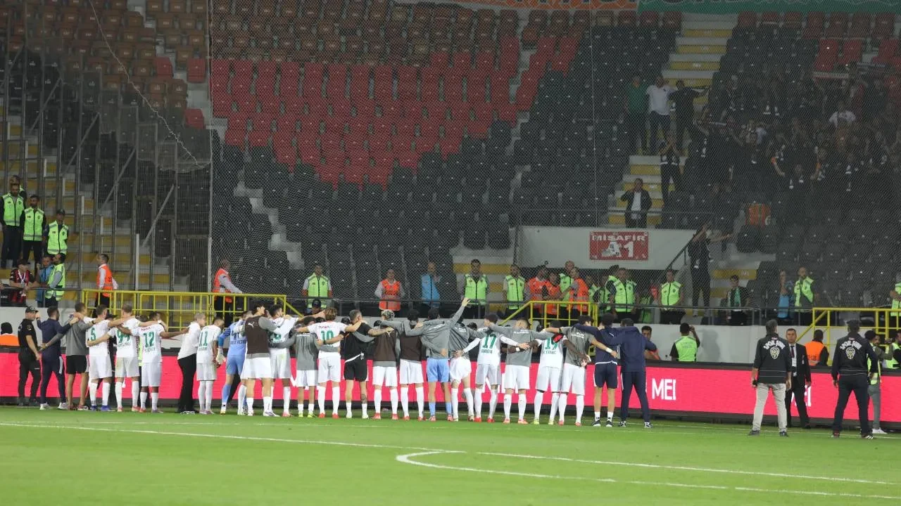 Alanyaspor, Çorum FK deplasmanında güldü! Akdeniz ekibinden 2-1'lik galibiyet