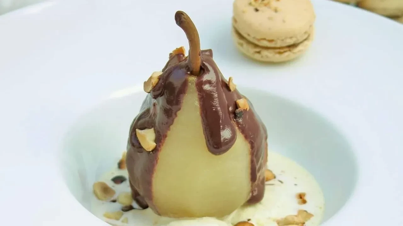 Armut, vanilyalı dondurma ve çikolata bir arada! MasterChef’in Poire Belle Hélène tatlısı