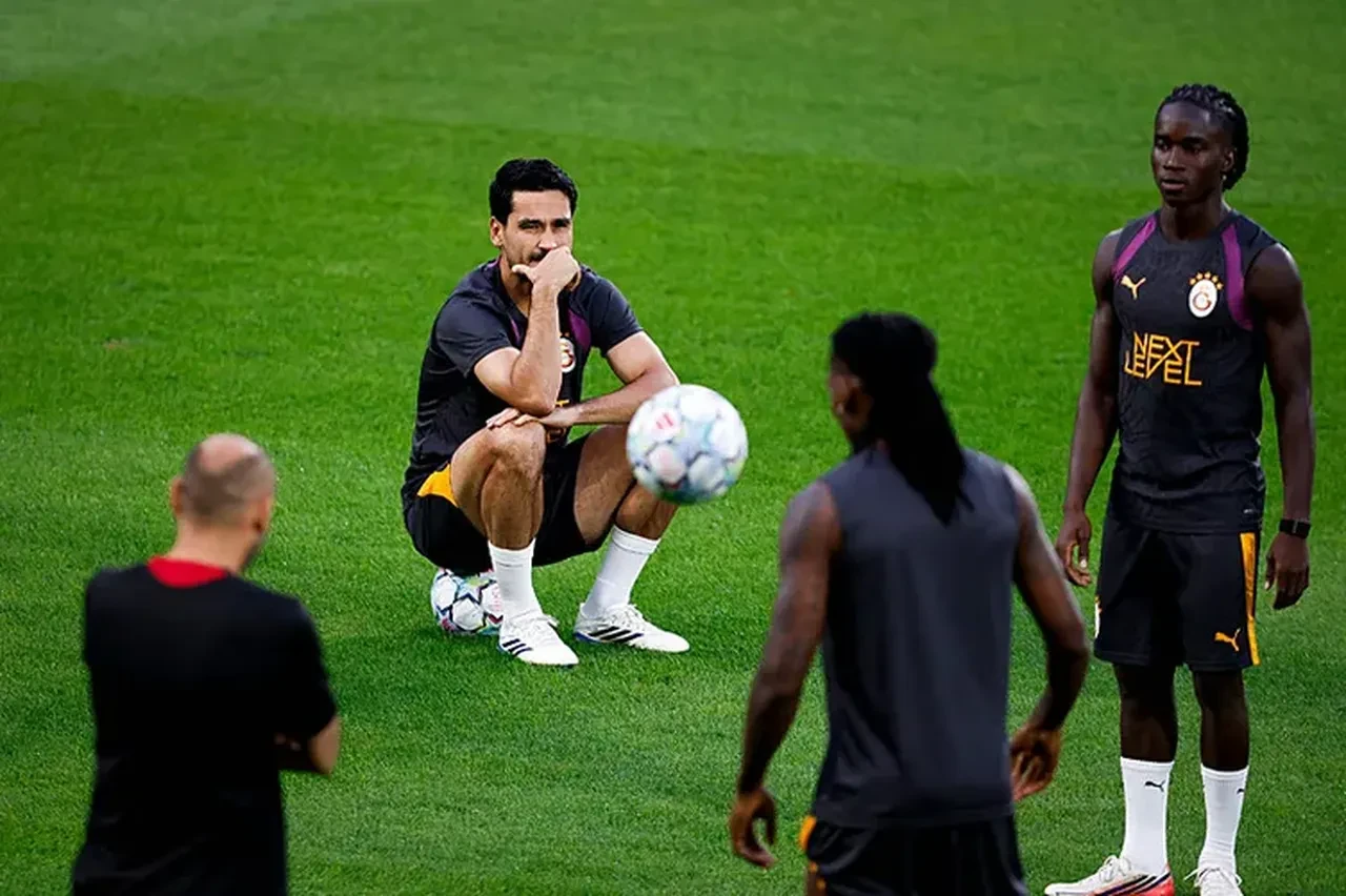 Galatasaray'da ara transfer öncesi sürpriz gelişme: İki yıldızla yollar ayrılıyor!