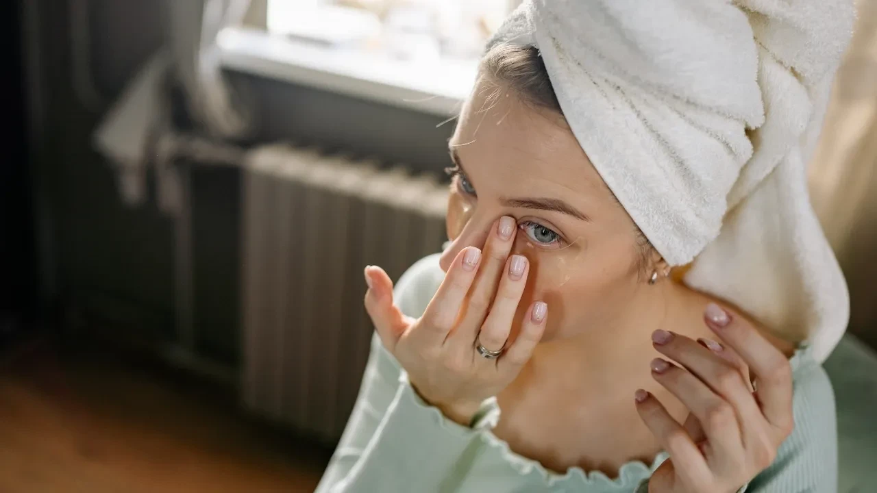 Göz altı morlukları nasıl geçer? Keten tohumu ve kahveyle doğal bakım