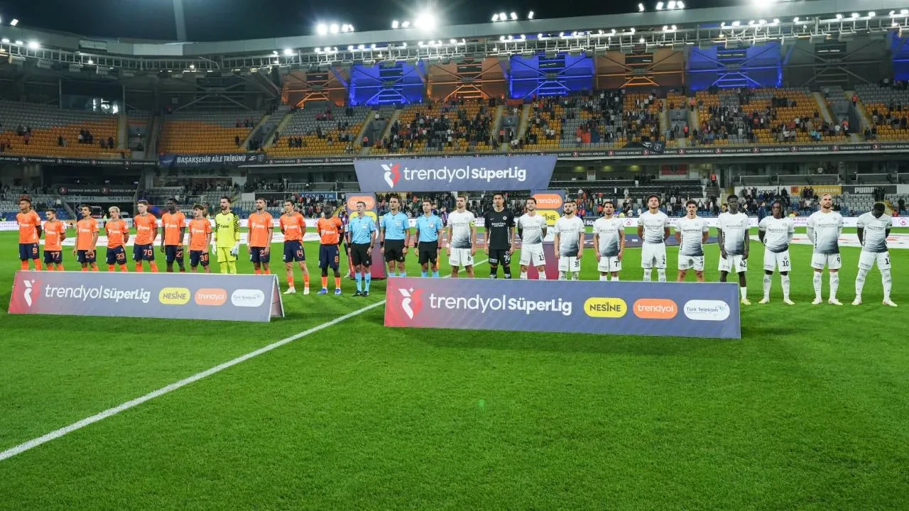 İstanbul Başakşehir evinde 4-0 kazandı! Turuncu-lacivertliler, Gençlerbirliği'ni mağlup etti