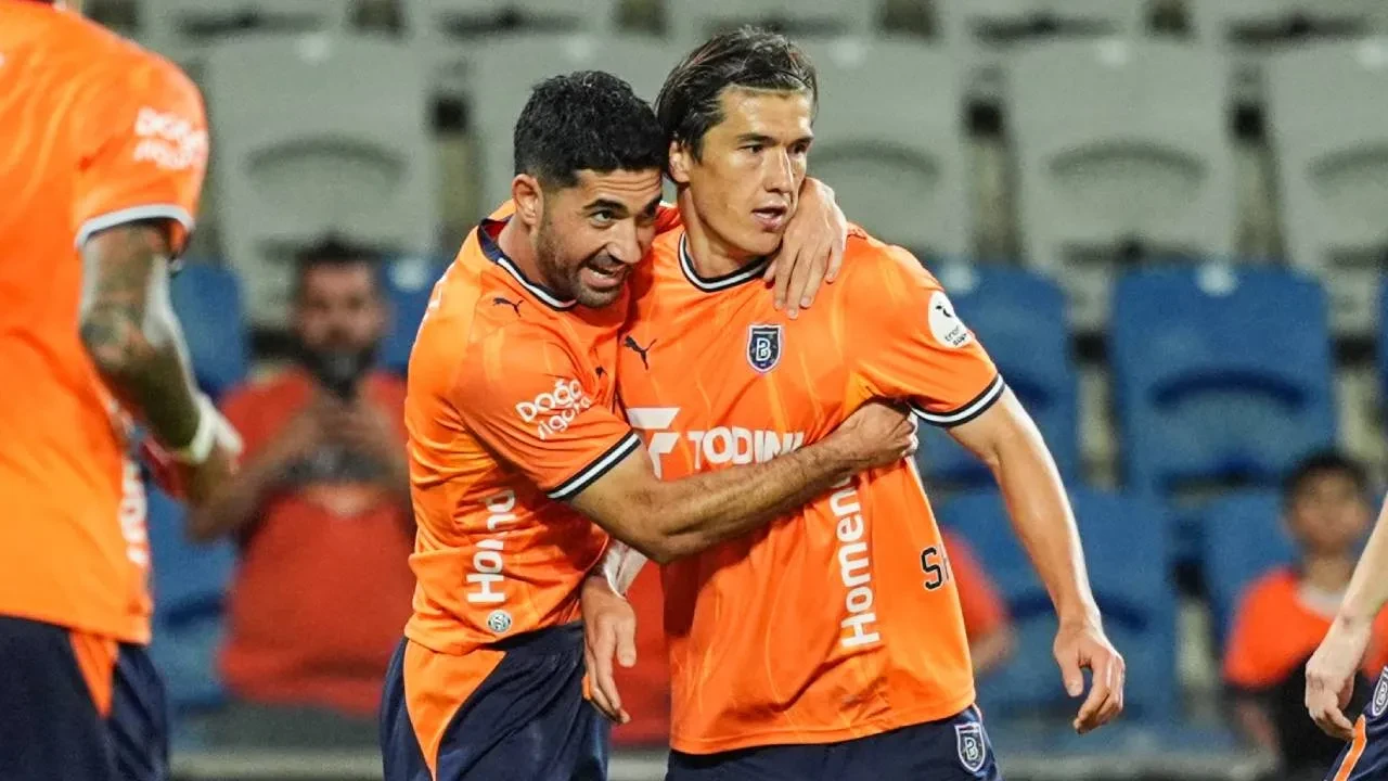 İstanbul Başakşehir evinde 4-0 kazandı! Turuncu-lacivertliler, Gençlerbirliği'ni mağlup etti