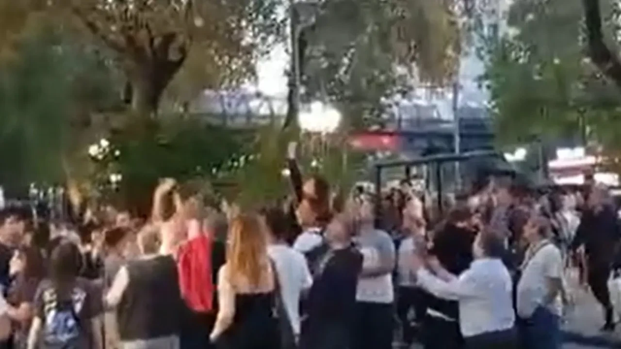 Kızılay'da şaşkına çeviren görüntü: Gökten para yağdı, ortalık karıştı