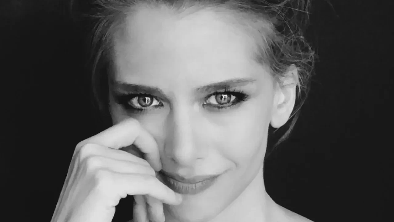 Leyla ile Mecnun’un ilk Leyla’sı Ezgi Asaroğlu yıllar sonra ortaya çıktı! Son hali hayranlarını şaşırttı