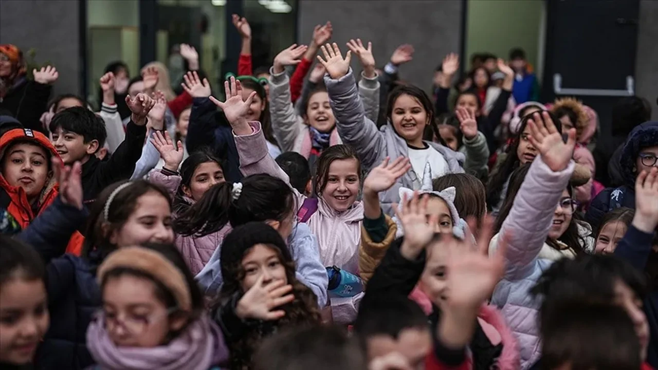 Okullarda ara tatil kaldırılacak mı? Milli Eğitim Bakanı Yusuf Tekin cevap verdi