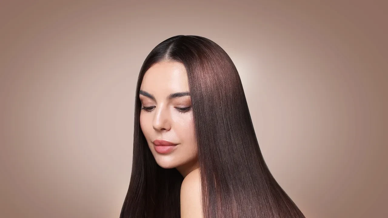 Saçları en iyi ne parlatır? Mat ve cansız saçlara ayna gibi formül