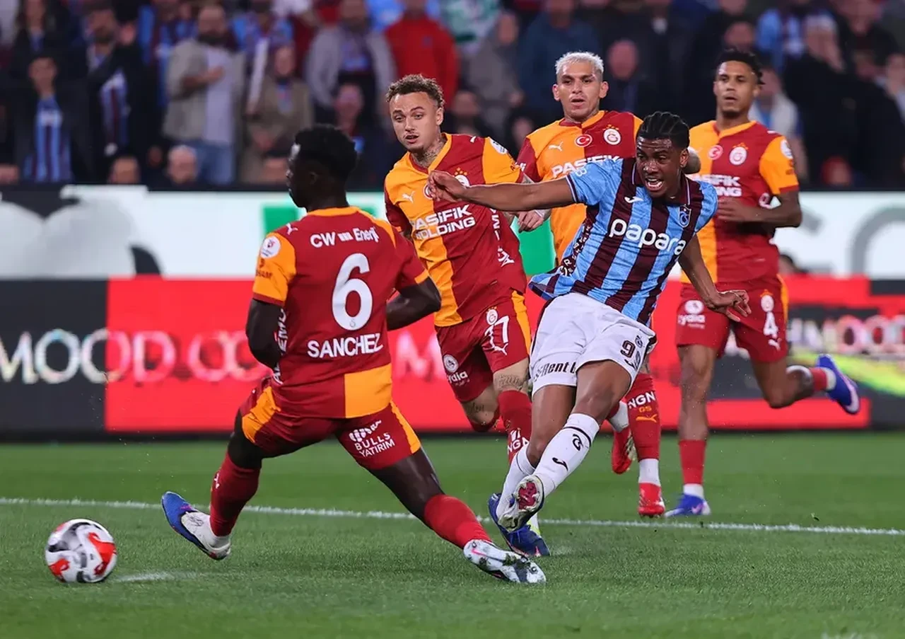 Süper Lig'de dev derbi! İşte Trabzonspor - Galatasaray maçının muhtemel 11'leri