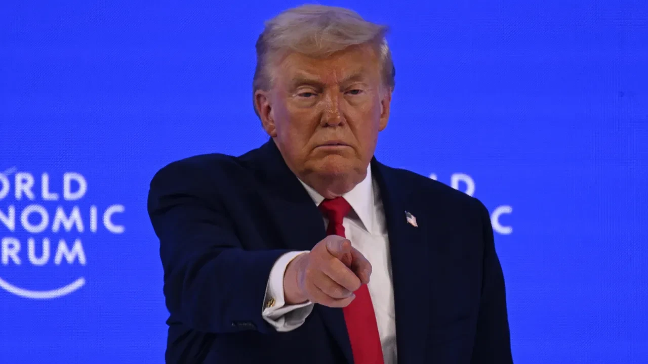 Trump dünyaya ilan etti: Grönland'ın kontrolü bize geçti