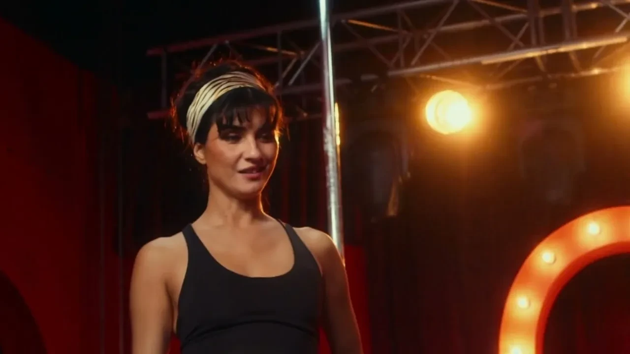 Tuba Büyüküstün ve Derya Pınar Ak arasındaki gerginlik gündem olmuştu! Filmdeki zorbalığın galaya taşındığı ortaya çıktı