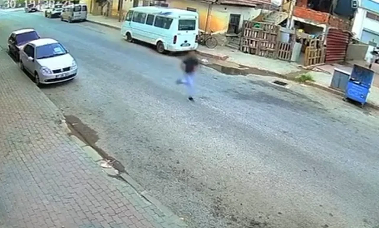 Antalya’da bıçaklı saldırgan dehşeti: Rastgele seçtiğini birini yaraladı, Game Over deyip teslim oldu