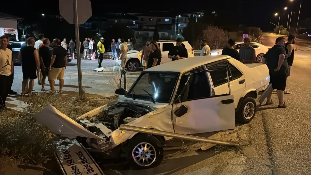 Aydın'da zincirleme kazada motosikletli genç yola savruldu