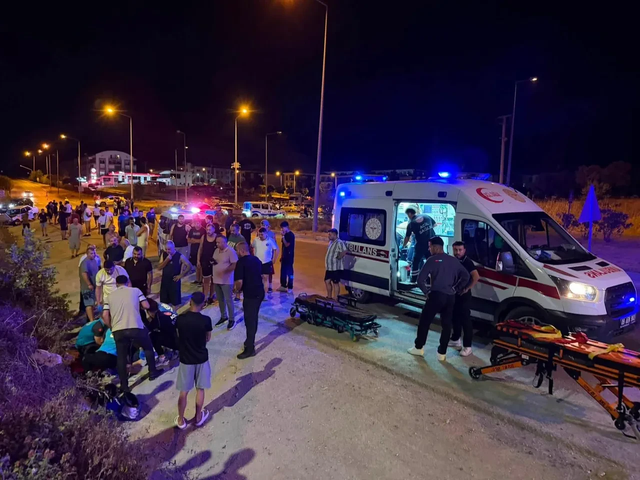 Aydın'da zincirleme kazada motosikletli genç yola savruldu