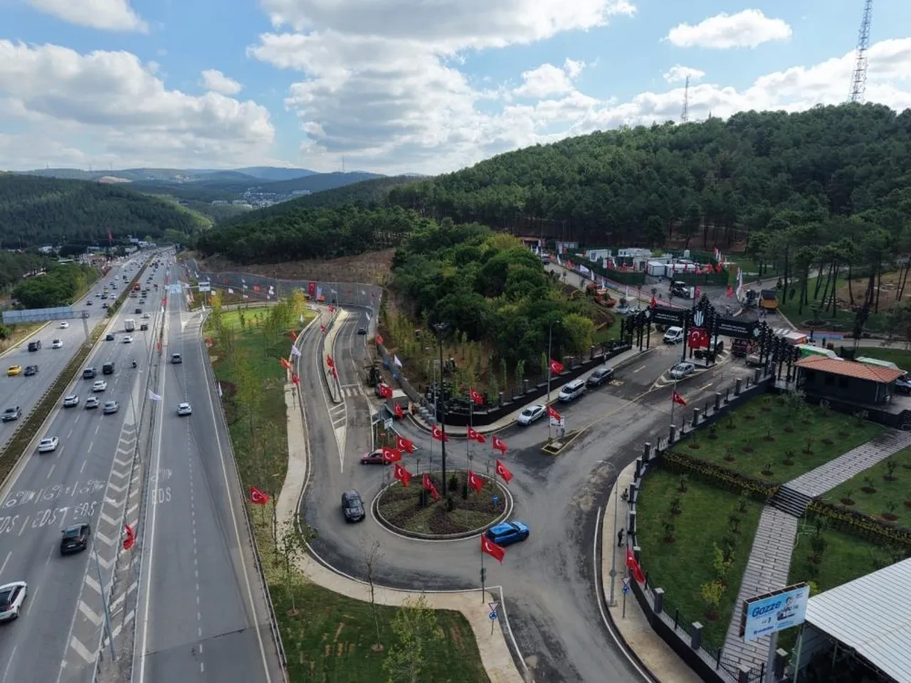 Bakan Uraloğlu Ümraniye'de duyurdu! Dev meydan projesinin temeli atıldı