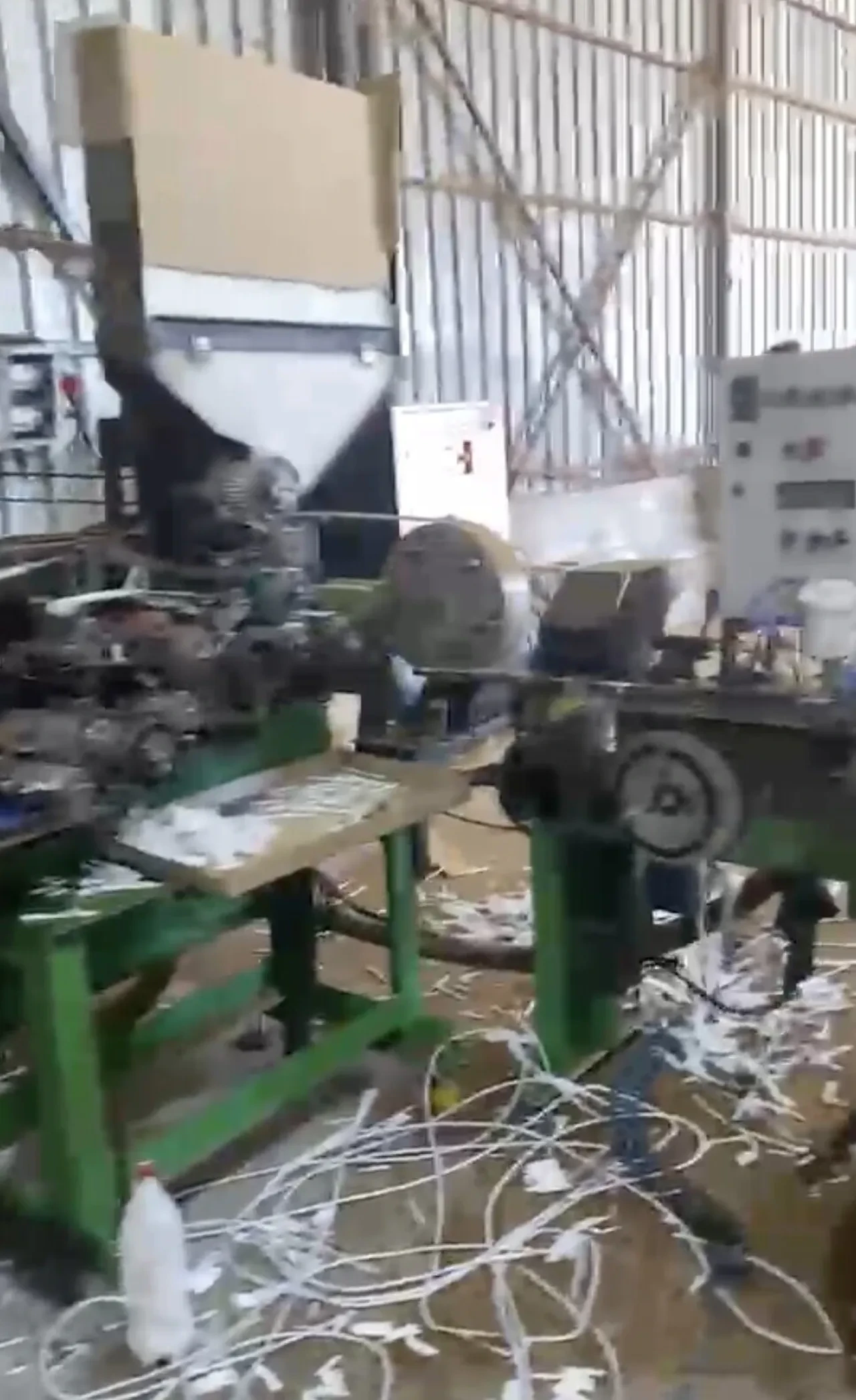 Besihane görünümü verilen kaçak sigara fabrikasına operasyon: Binlercesi ele geçirildi