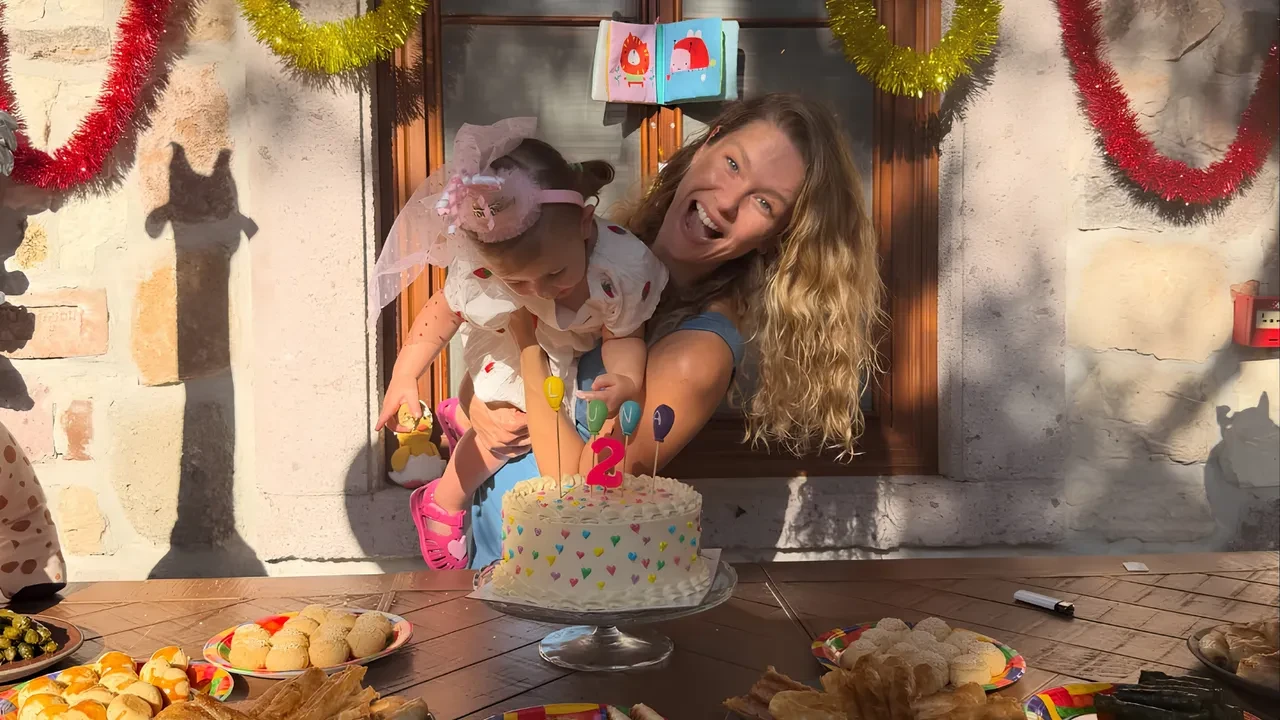 Burcu Biricik İstanbul’u terk etti! Ayvalık’ta yeni işi şaşırttı