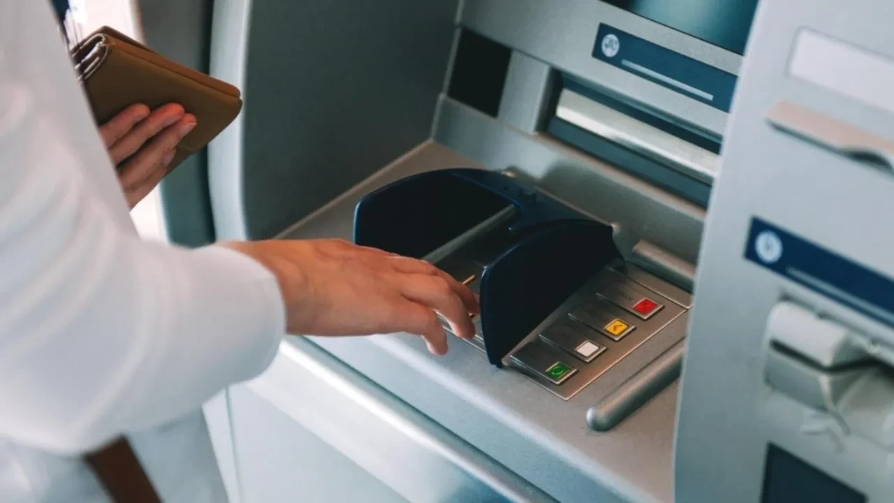 Emekli promosyonunda 105 bin TL alarmı! Bankaların yarışı hızlandı: Uzman isimden kritik uyarı